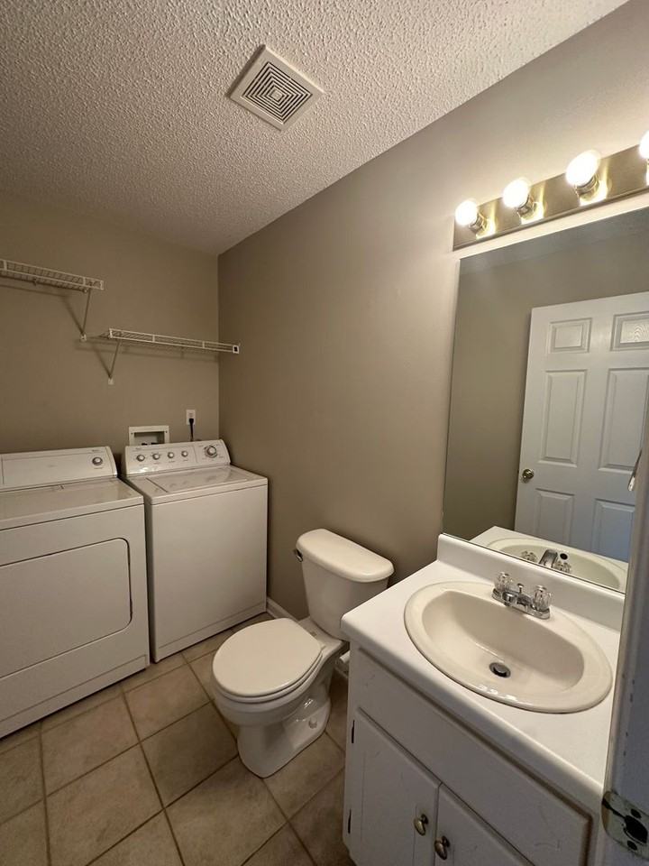 206 Foxchase Ln - Photo 4 of 24