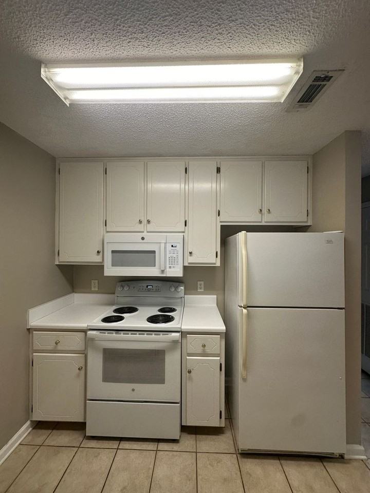 206 Foxchase Ln - Photo 6 of 24