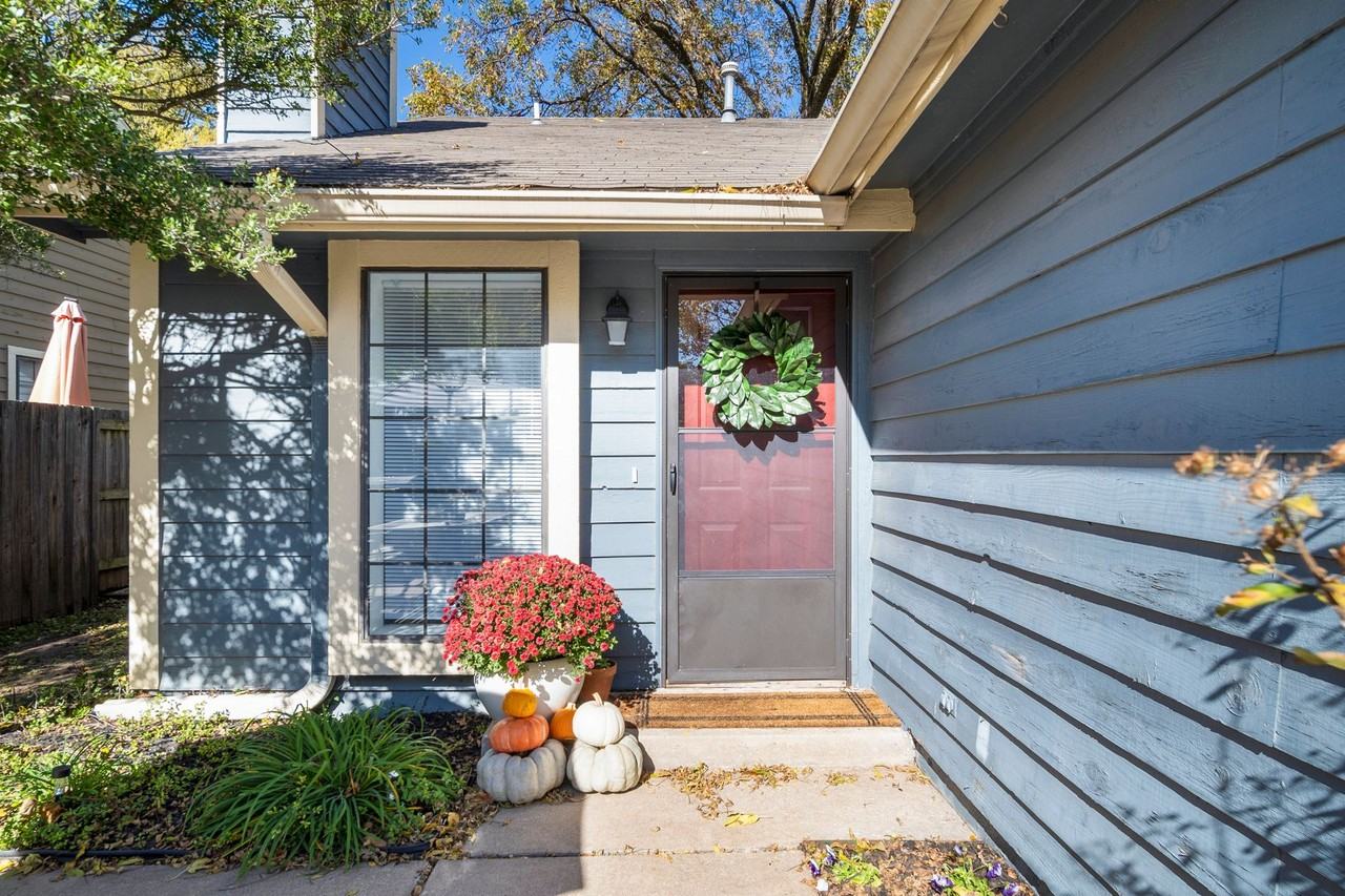 Glenpool Duplexes - Photo 3 of 26