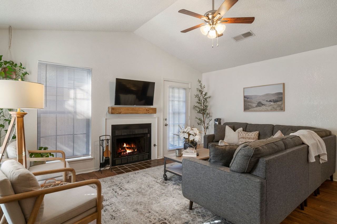 Glenpool Duplexes - Photo 4 of 26