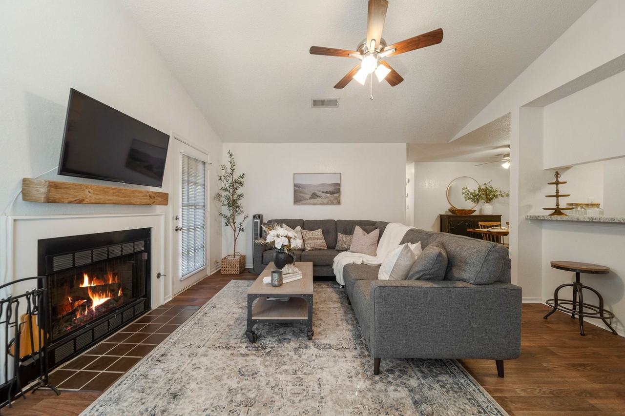 Glenpool Duplexes - Photo 5 of 26