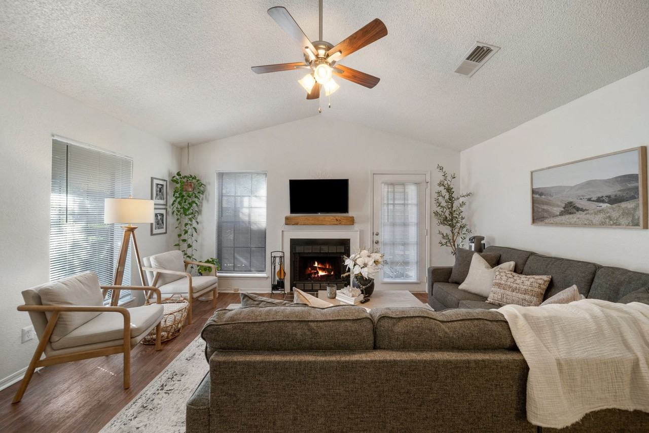 Glenpool Duplexes - Photo 7 of 26