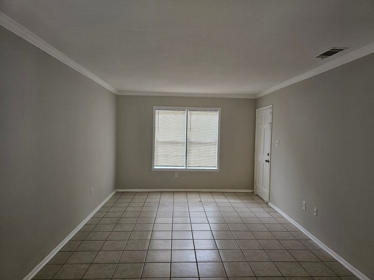 112 Lucian Cir - Photo 2 of 35