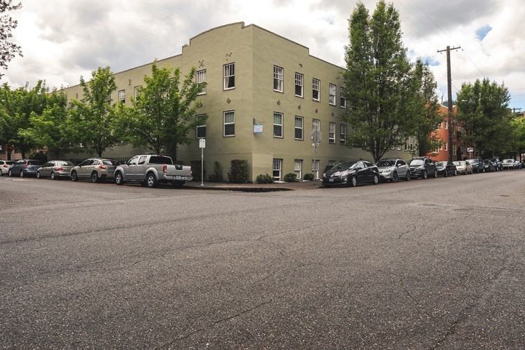 1037 NW 20th Ave - Photo 2 of 17