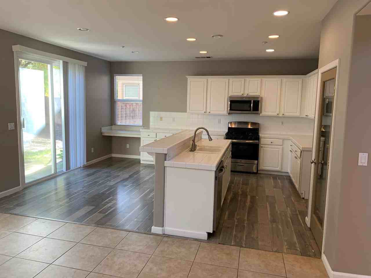 306 Foothill Dr - Photo 3 of 20