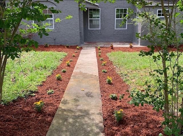 1201 S Lincoln Ave - Photo 2 of 15