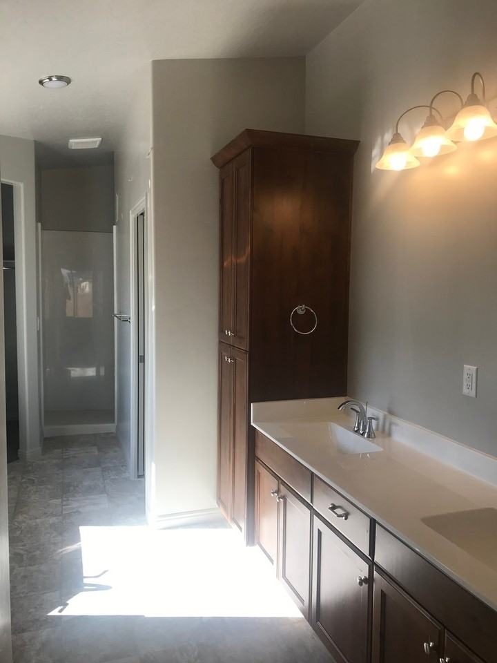 1009 E 4090 S - Photo 2 of 6