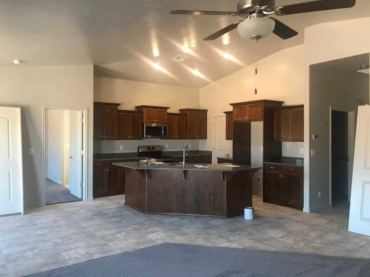 1009 E 4090 S - Photo 4 of 6