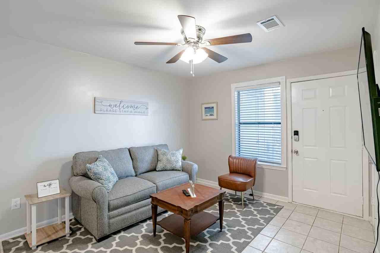 1271 Redwood Ln #D - Photo 2 of 25