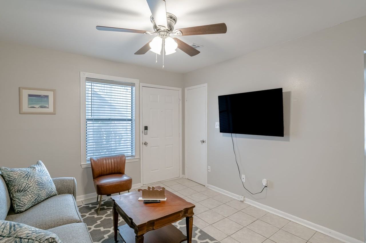 1271 Redwood Ln #D - Photo 3 of 25