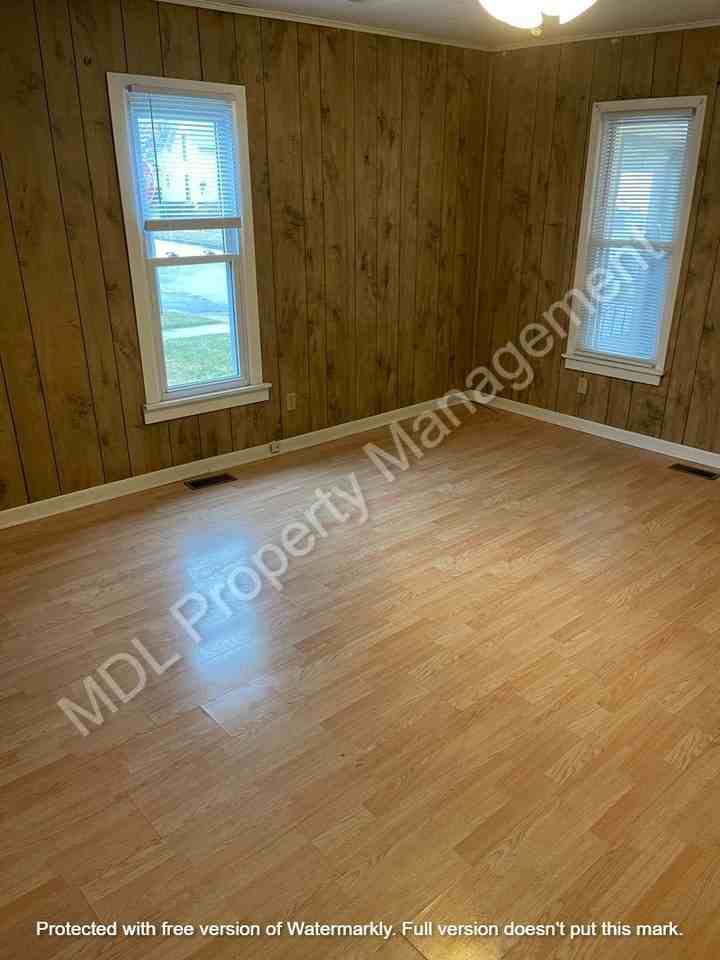 1402 Webster St - Photo 3 of 17