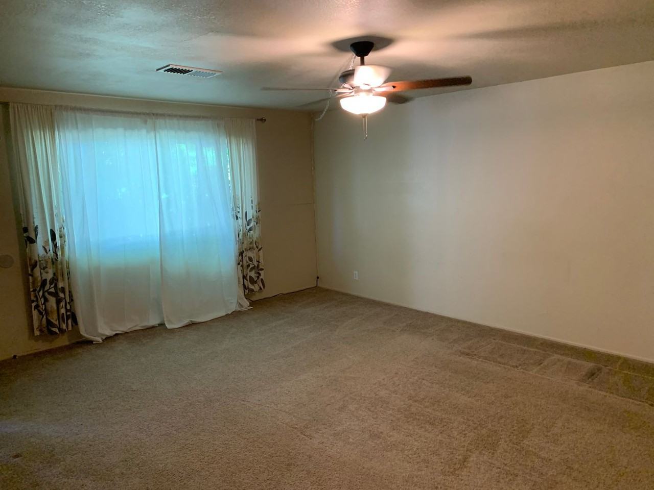 1810 Poplar Ln - Photo 2 of 14