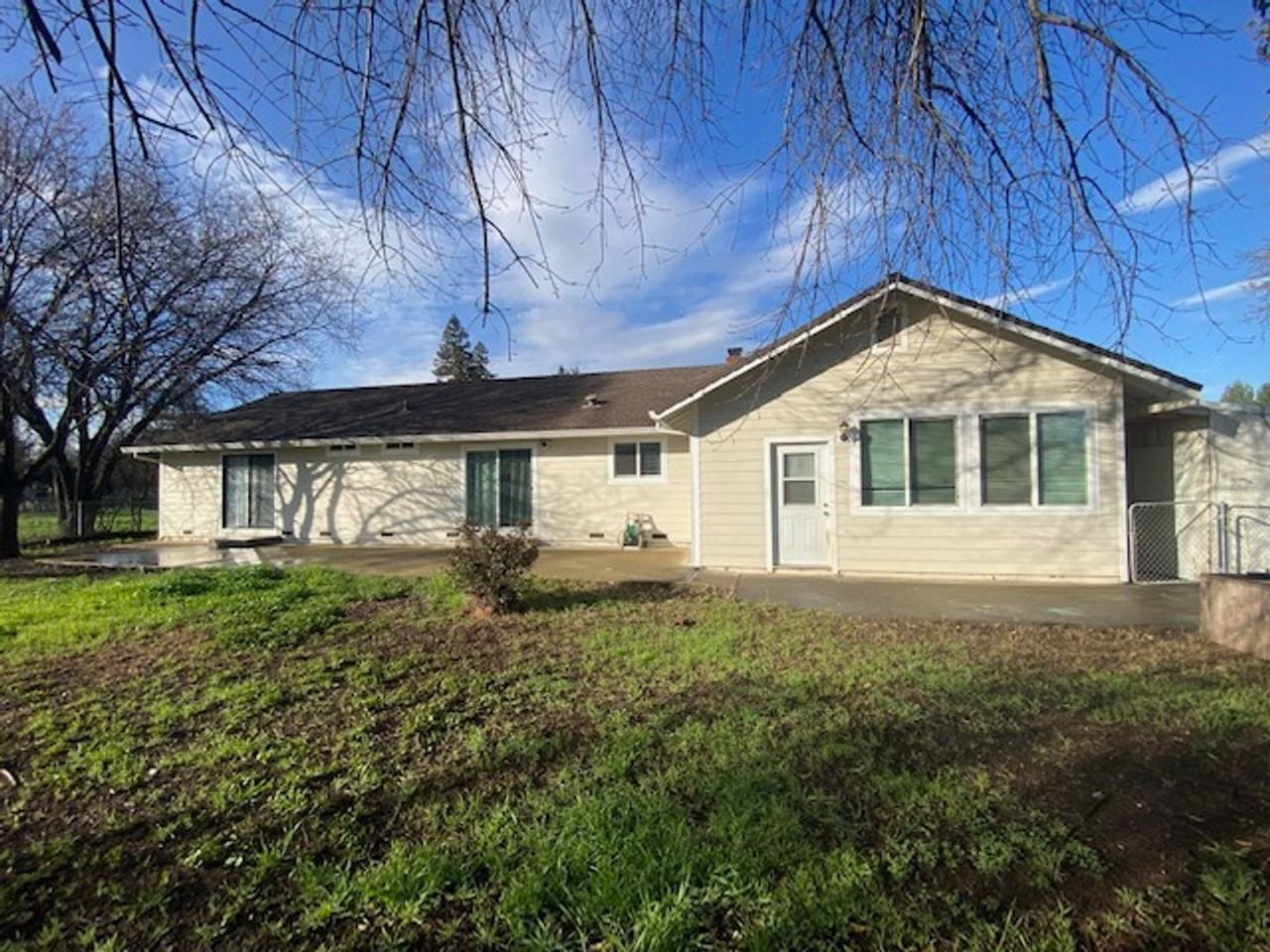 12104 Cornelius Ct - Photo 3 of 17