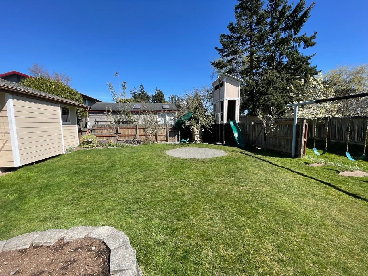 2409 32nd St - Photo 2 of 46