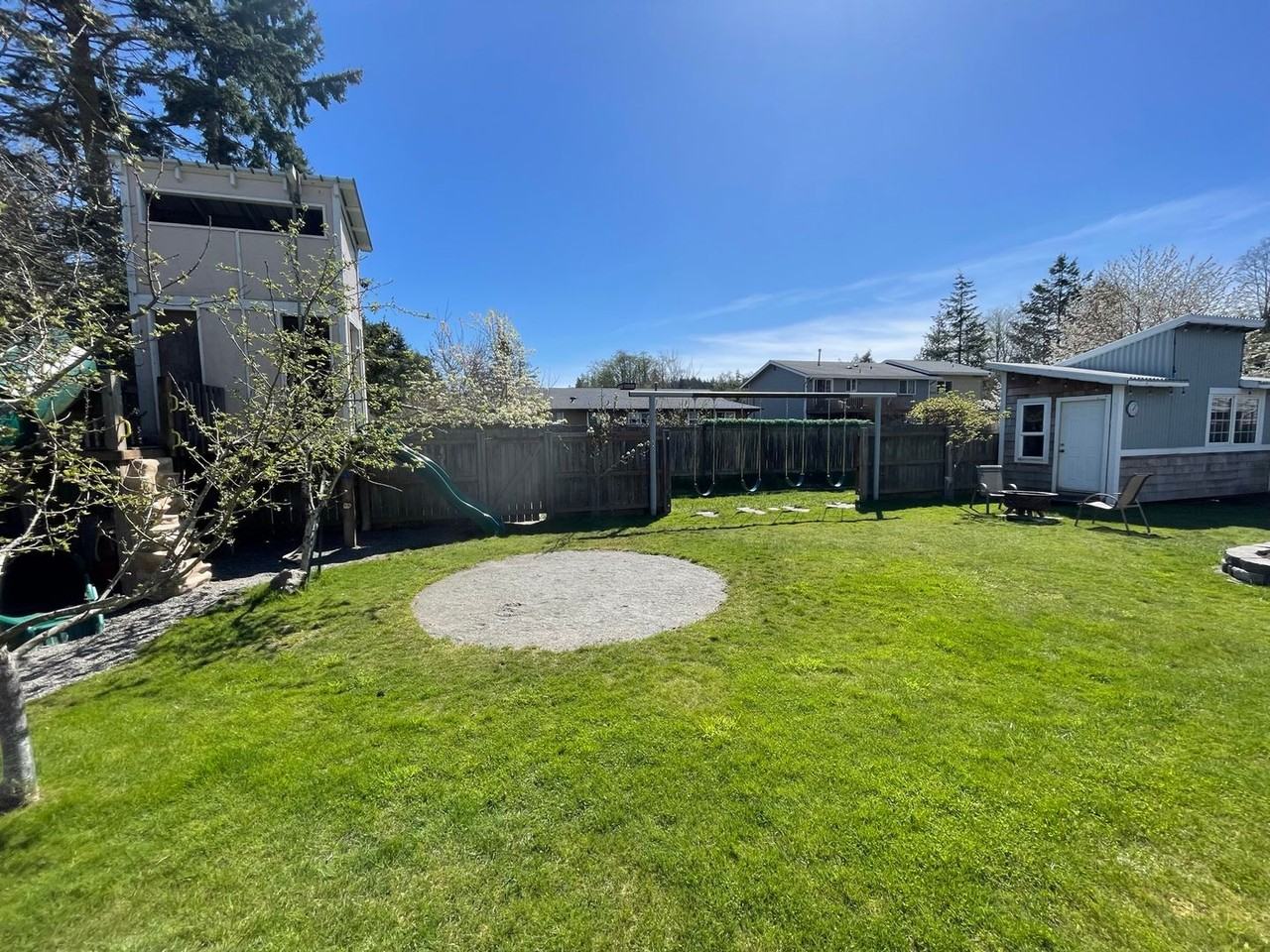 2409 32nd St - Photo 3 of 46