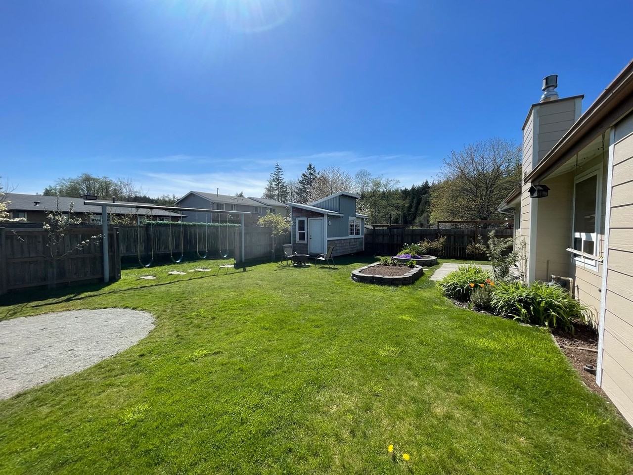 2409 32nd St - Photo 4 of 46