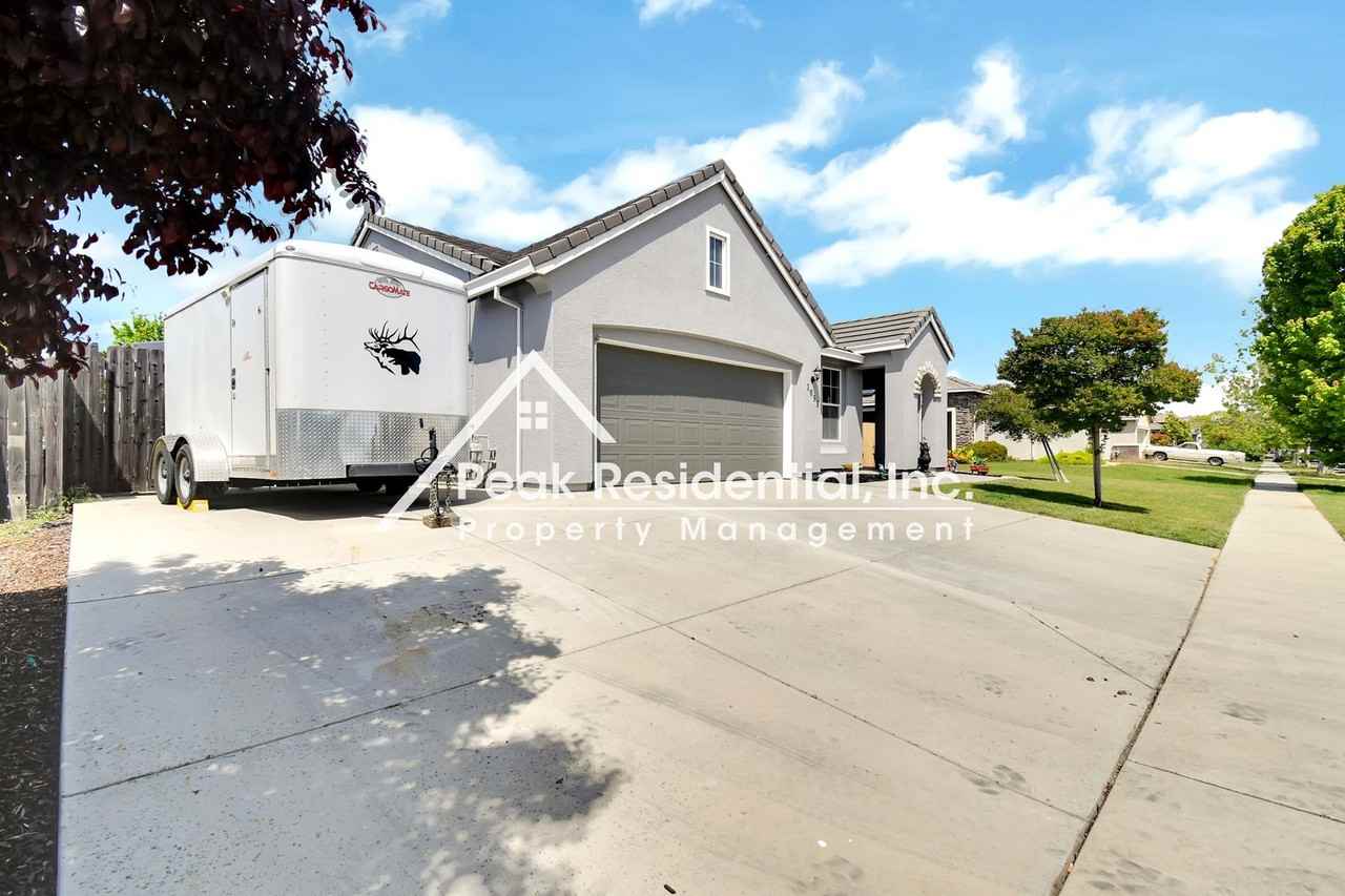 1053 Zanes Dr - Photo 3 of 33