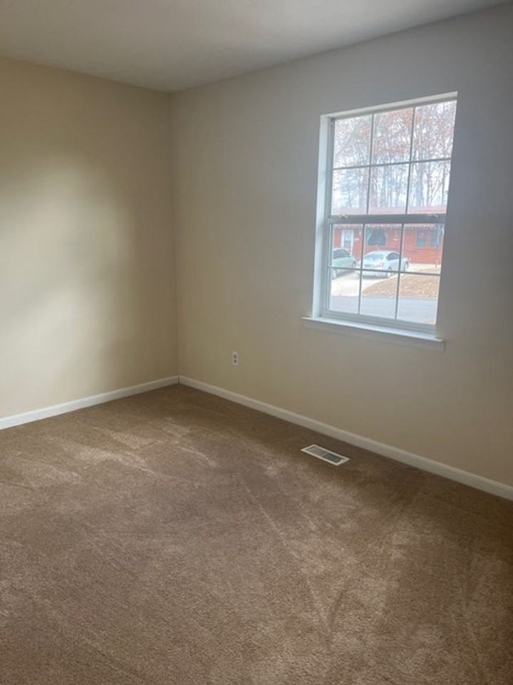 3250 Somerset Dr Se - Photo 5 of 8