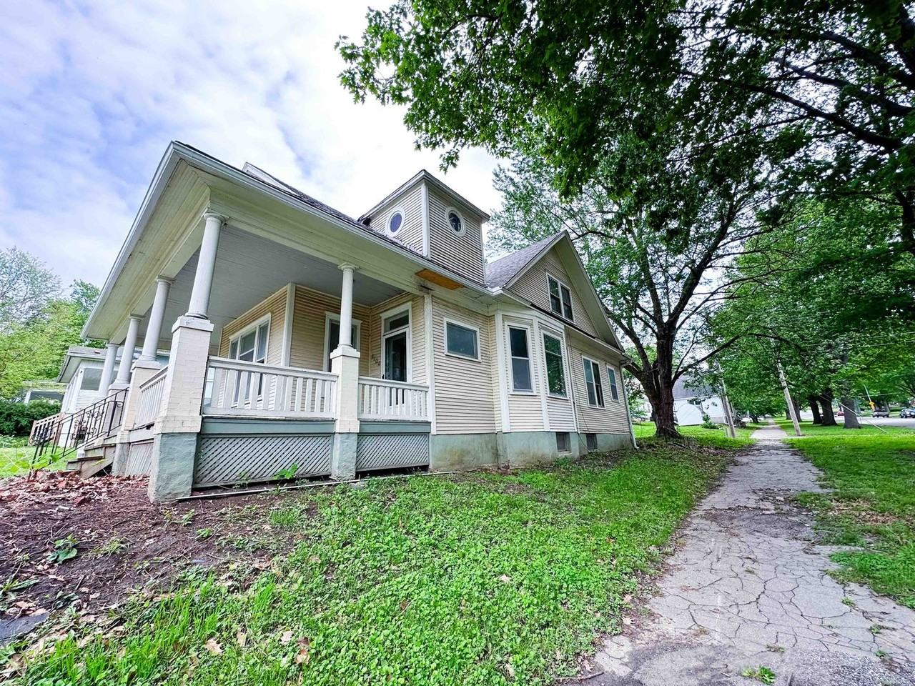 Seneca Duplex - Photo 2 of 10