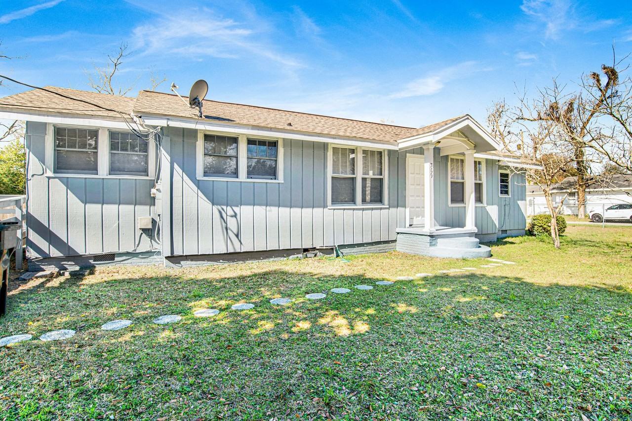 709 N Kirk St - Photo 3 of 23