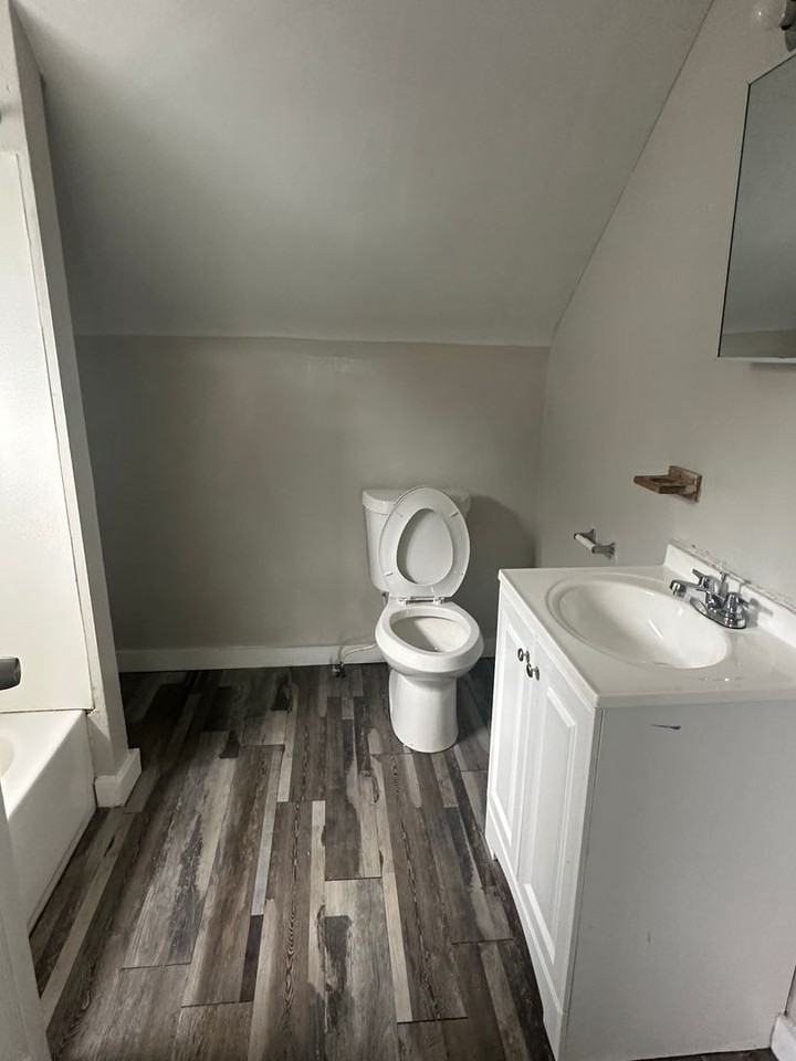 807 E 131st St - Photo 5 of 11