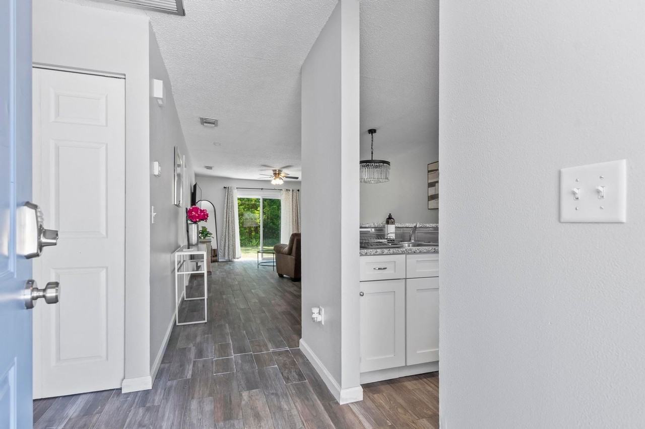 1 Brittany Ln - Photo 4 of 37