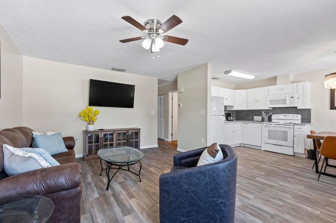 1 Brittany Ln - Photo 3 of 25