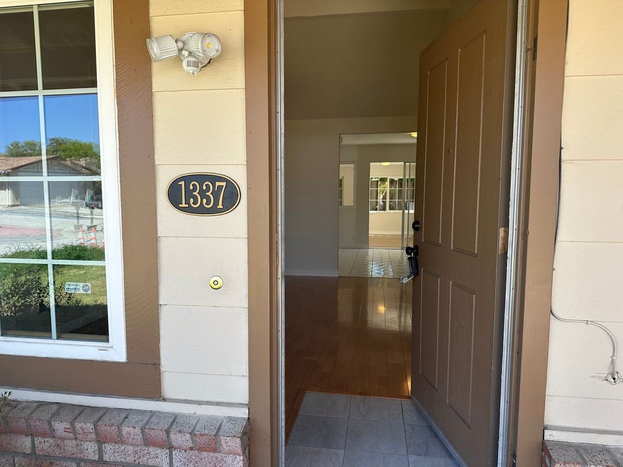 1337 Baysland Ct - Photo 2 of 7