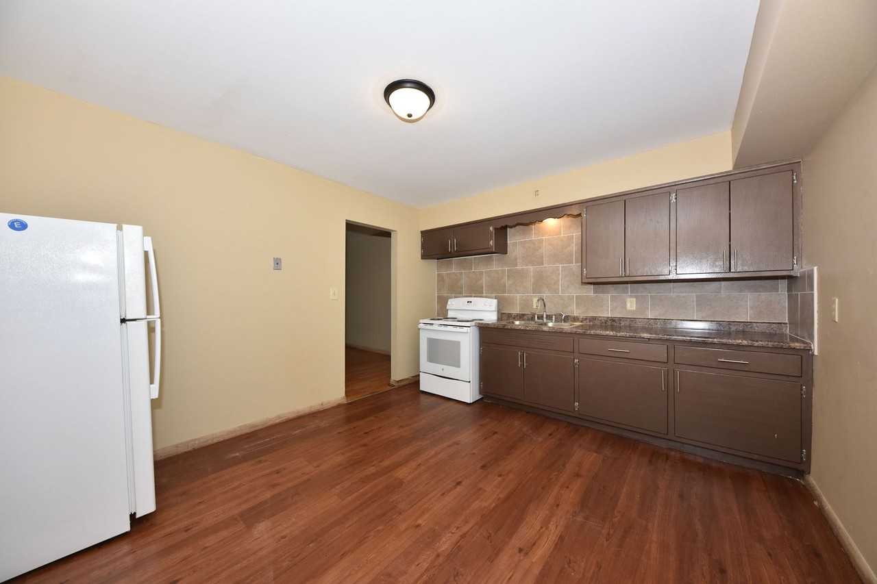 7865 W Appleton Ave - Photo 2 of 12