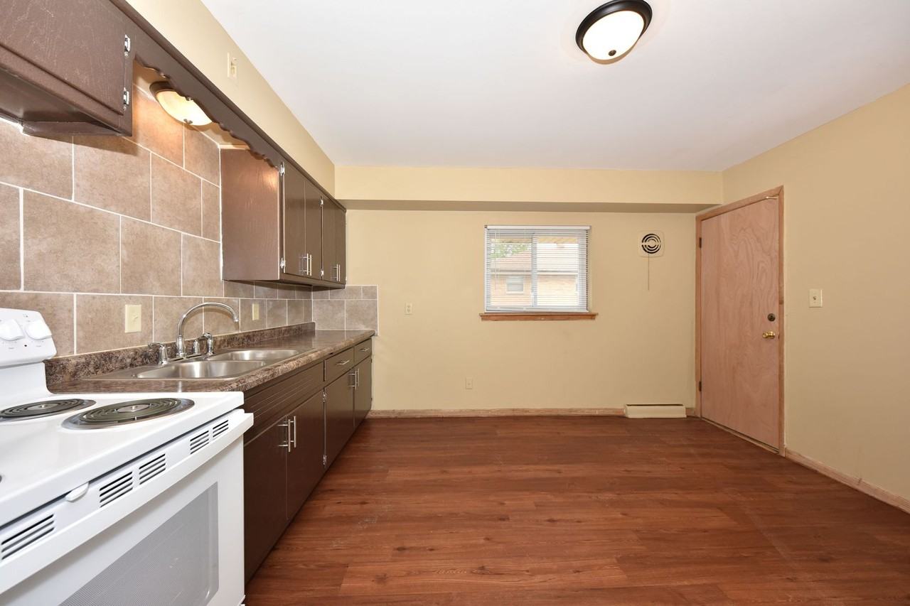 7865 W Appleton Ave - Photo 3 of 12