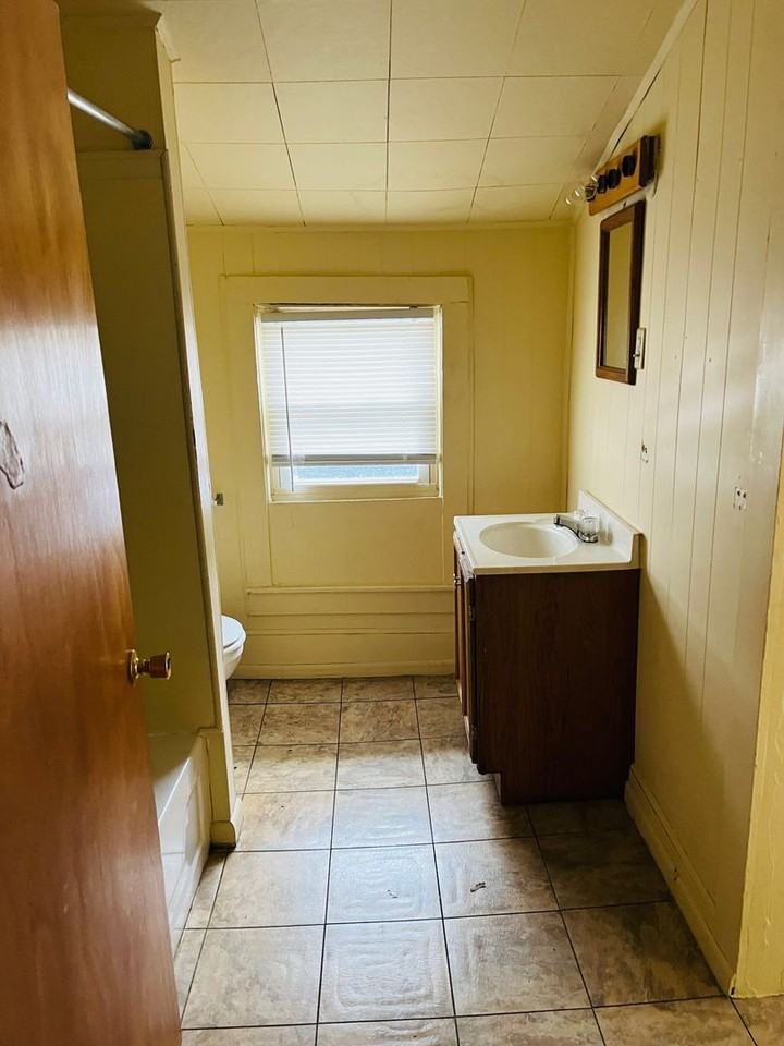 105 S Mercer St #201 - Photo 3 of 4