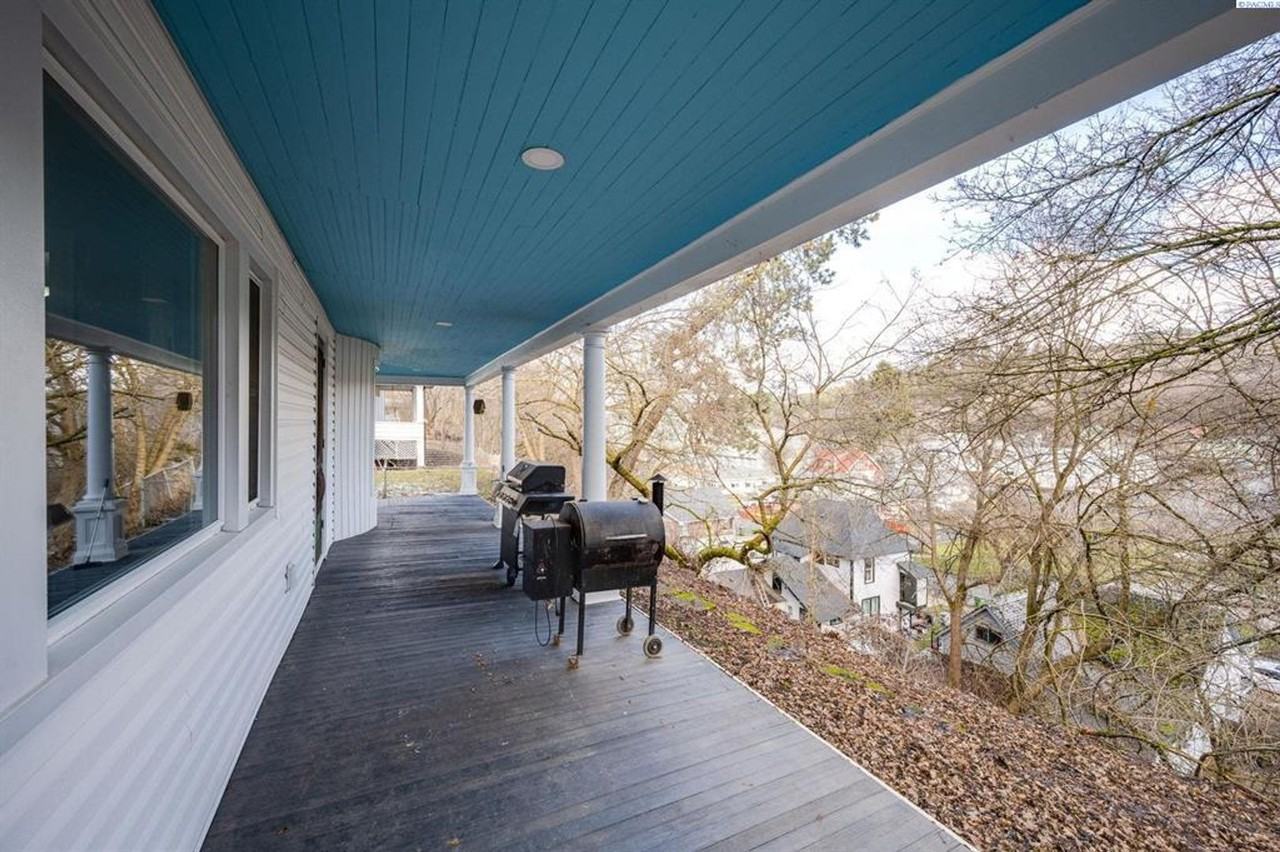 408 N Deanway St - Photo 2 of 32