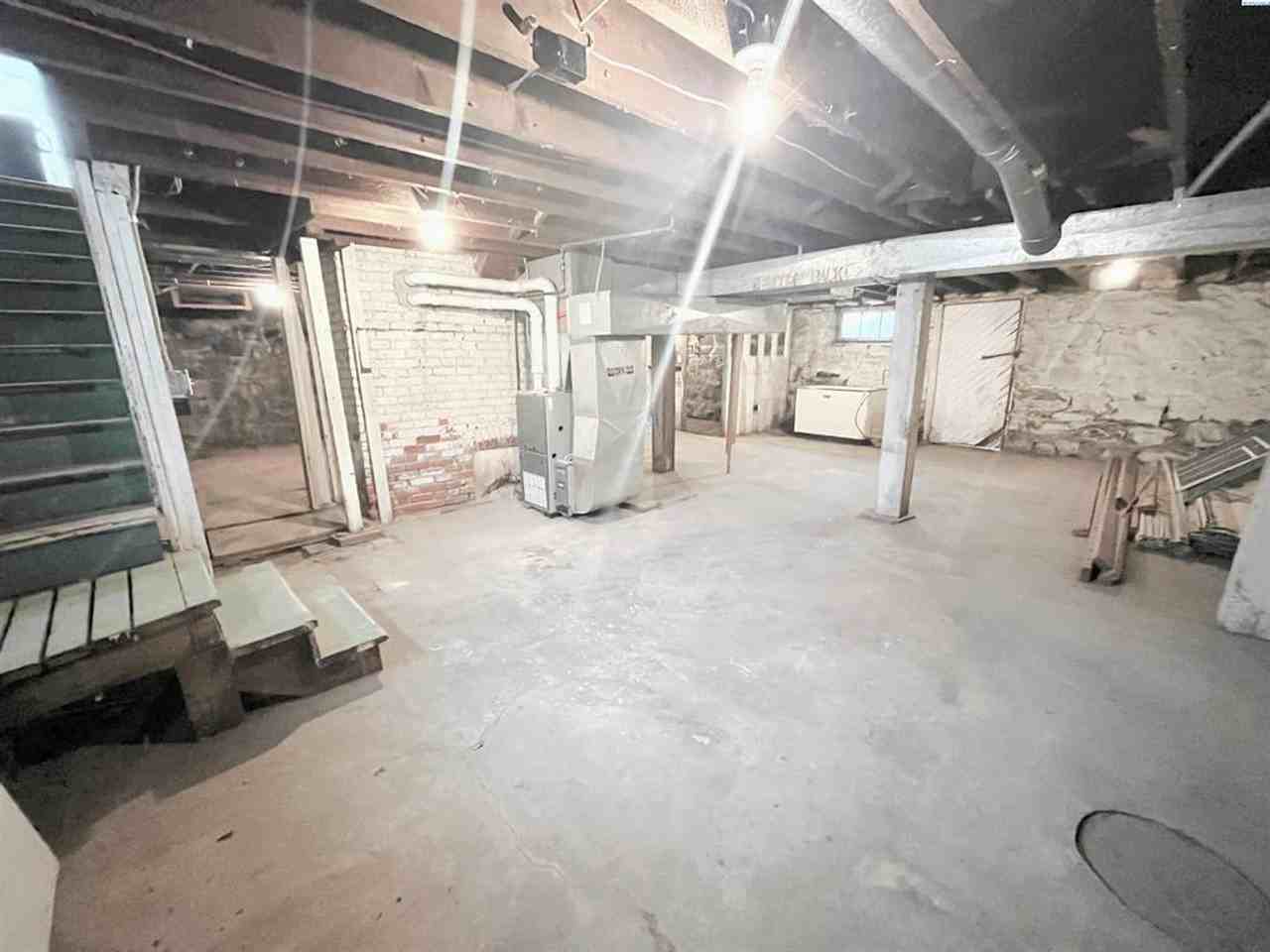 408 N Deanway St - Photo 3 of 32