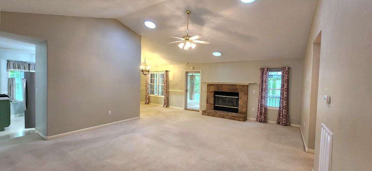 104 Glenwood Dr - Photo 3 of 18