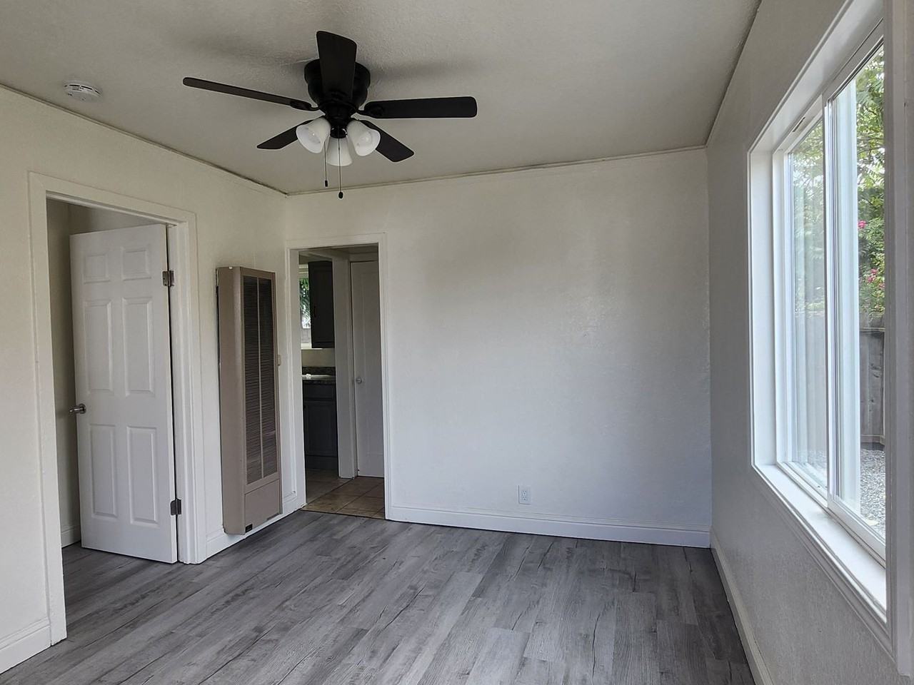 1375 Temple Ave - Photo 3 of 12