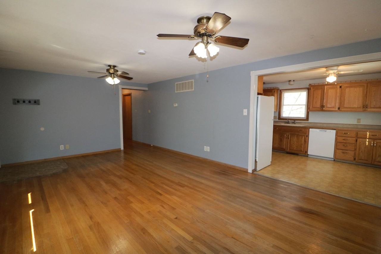 848 Church Ave - Photo 5 of 14