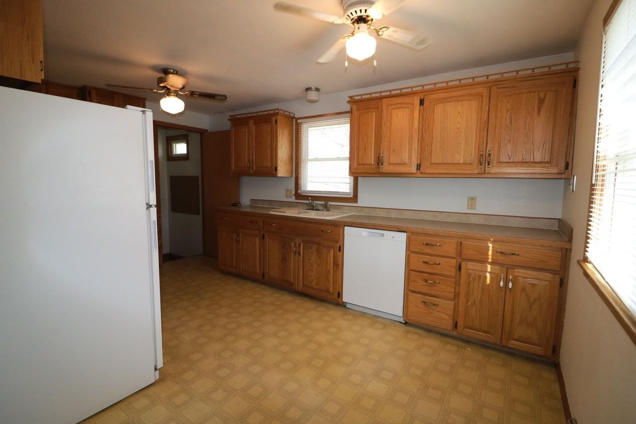 848 Church Ave - Photo 7 of 14