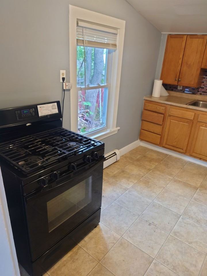 252 Grove St - Photo 4 of 17