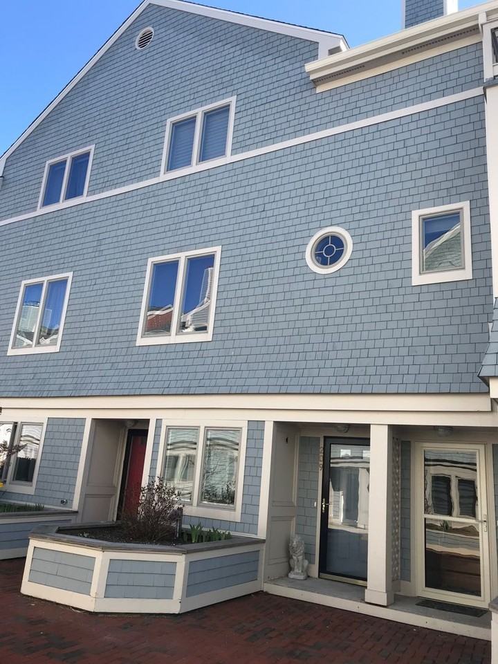 211 Chandlers Wharf - Photo 2 of 22