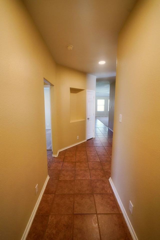 320 Longhorn Way - Photo 7 of 36