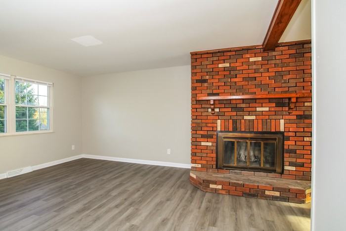 638 Priscilla Ln - Photo 2 of 9