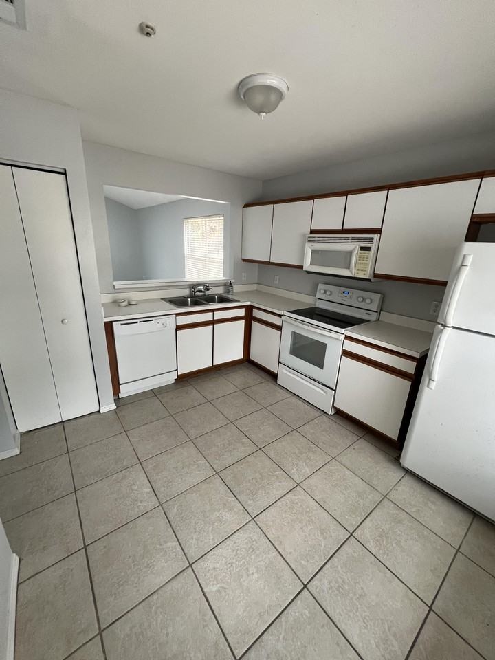 183 Edgewater Cir #NA - Photo 2 of 18