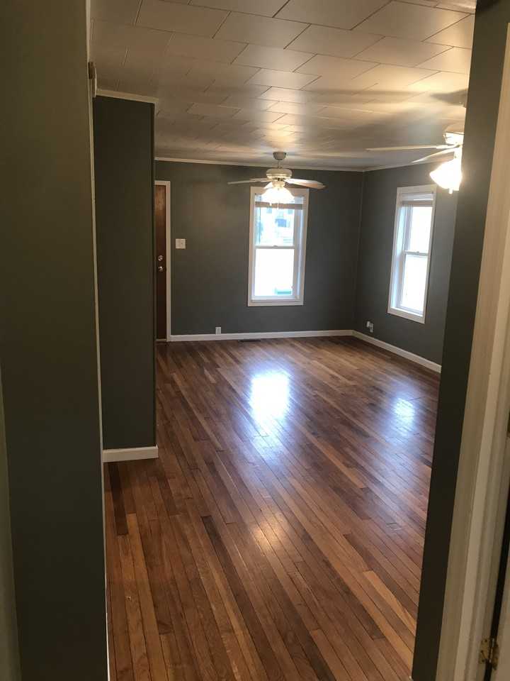 1017 E Elm St #NA - Photo 2 of 8