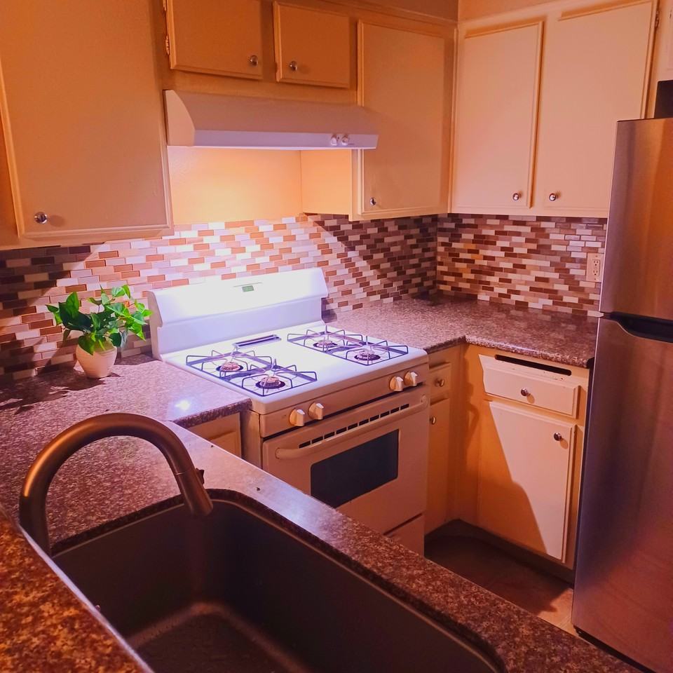 1190 S Winery Ave #143 - Photo 7 of 34