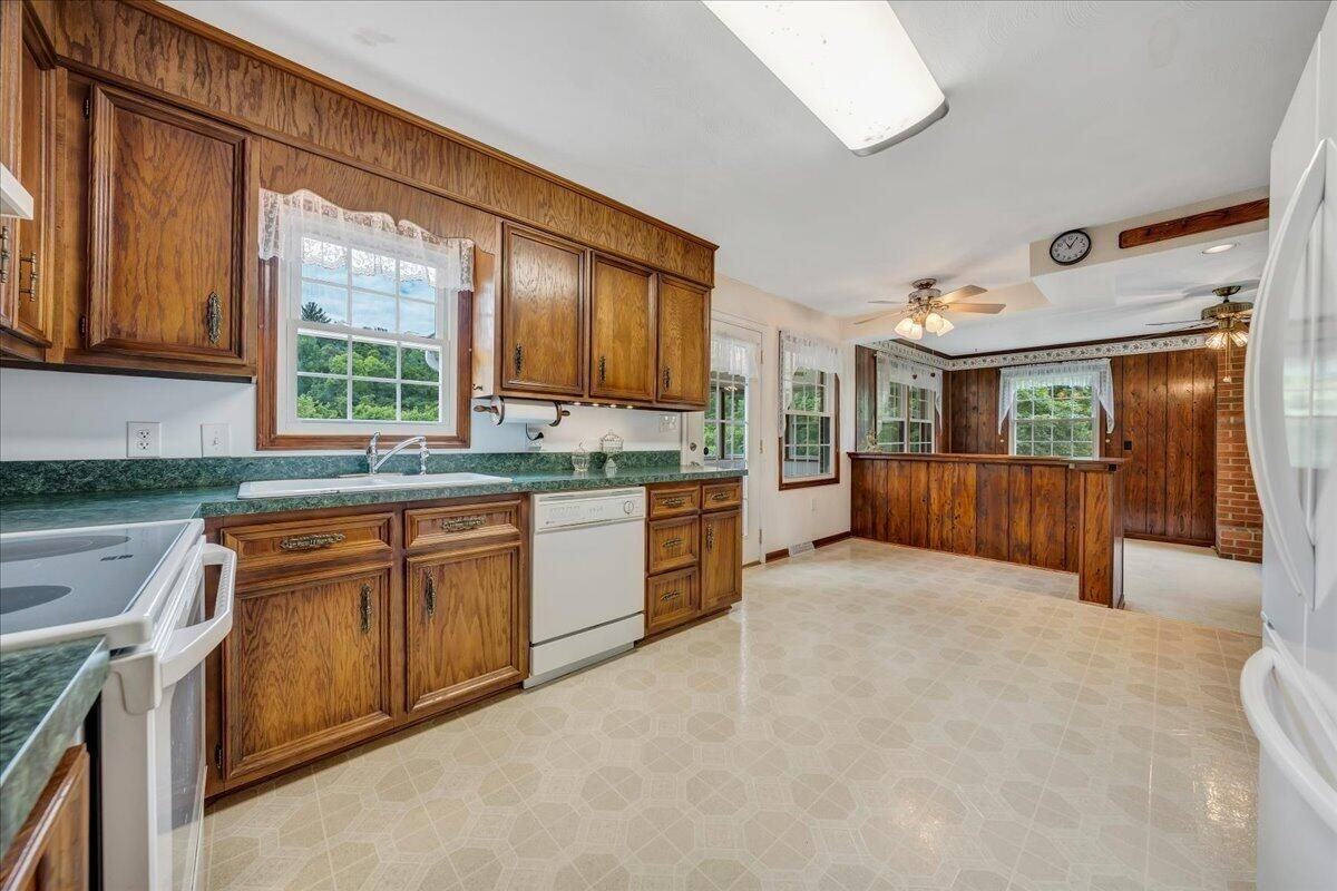 1066 Coopers Cove Rd #NA - Photo 3 of 13