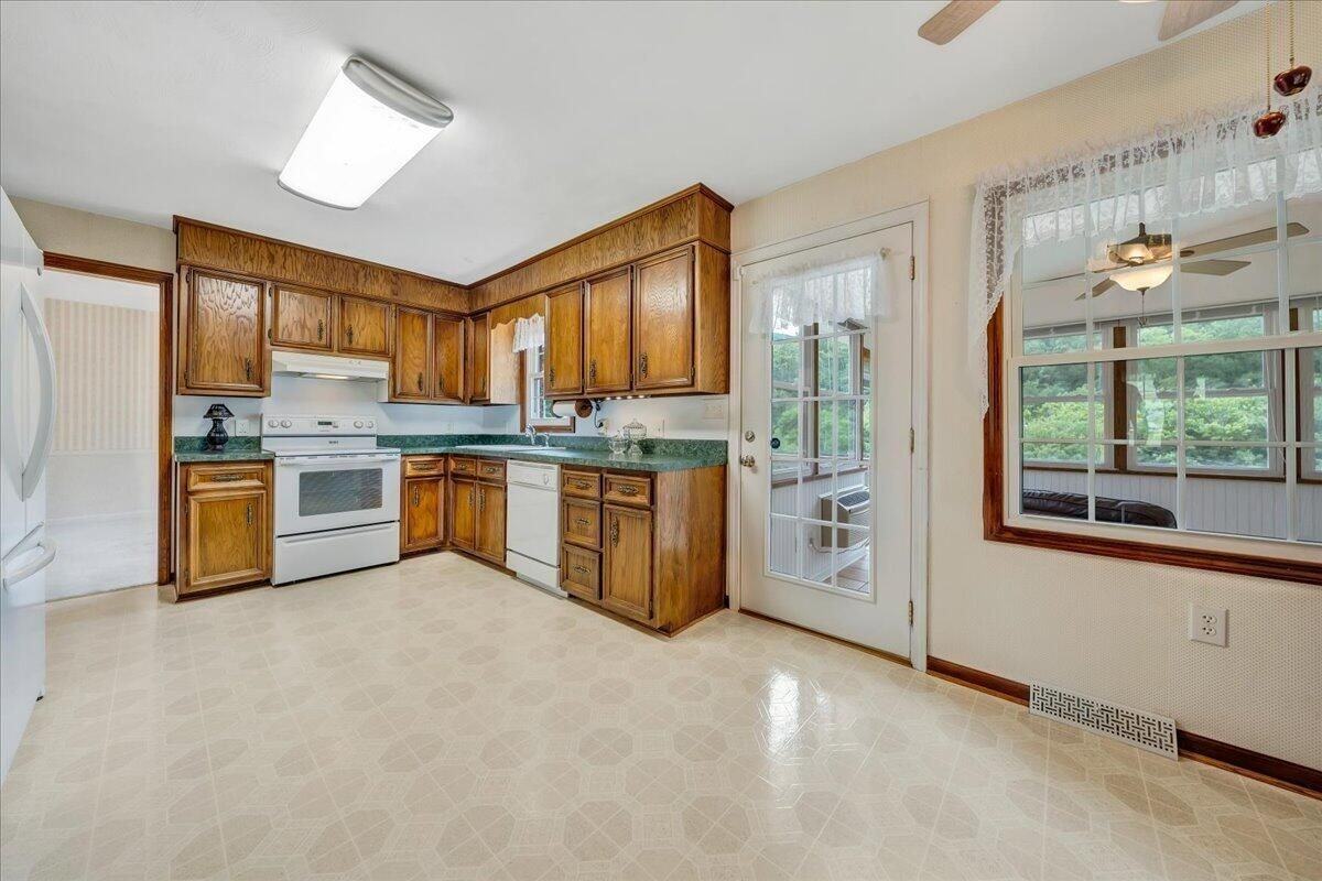1066 Coopers Cove Rd #NA - Photo 6 of 13
