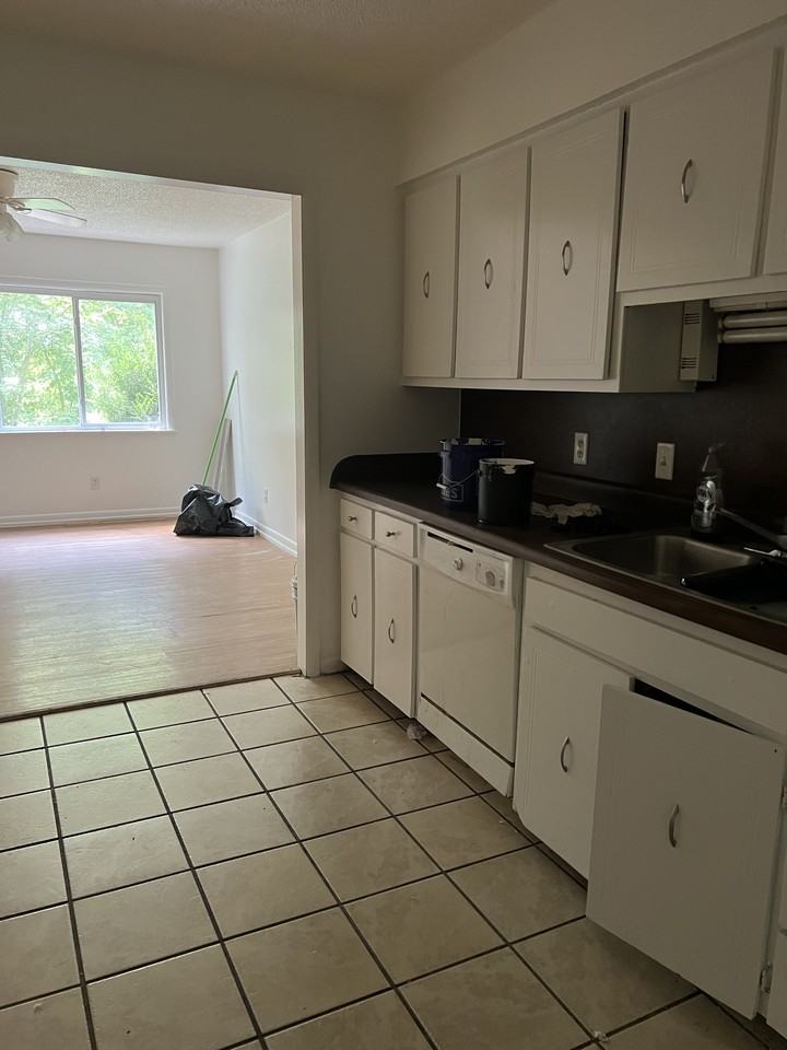 128 Whispering Oaks Ln #9 - Photo 2 of 11