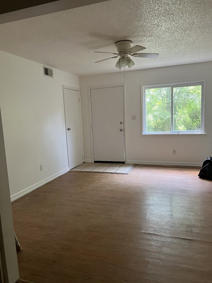 128 Whispering Oaks Ln #9 - Photo 3 of 11