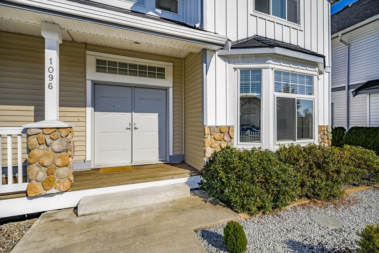 1096 Riverside Drive - Photo 3 of 44