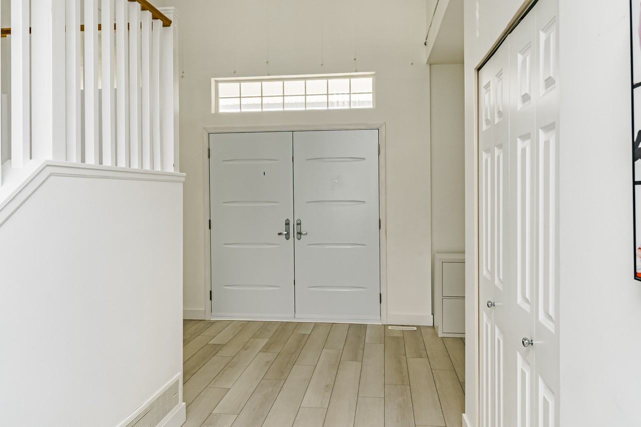 1096 Riverside Drive - Photo 6 of 44